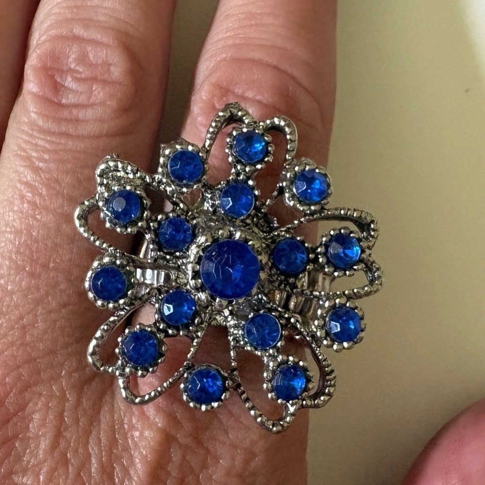 Blue Rhinestone Flower Cocktail Ring Silver Tone Filigree Stretch Band Statement